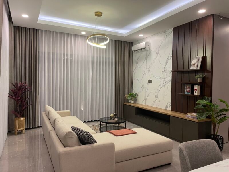 Desain Interior Rumah Minimalis - Living Room And Dining Room Mr. H. by The Beddo